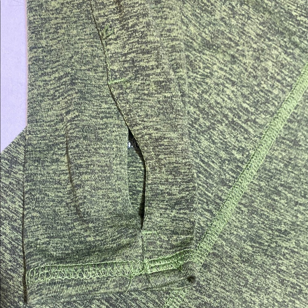 Patagonia full zip green light weight hoodie XS runs large - Picture 7 of 7